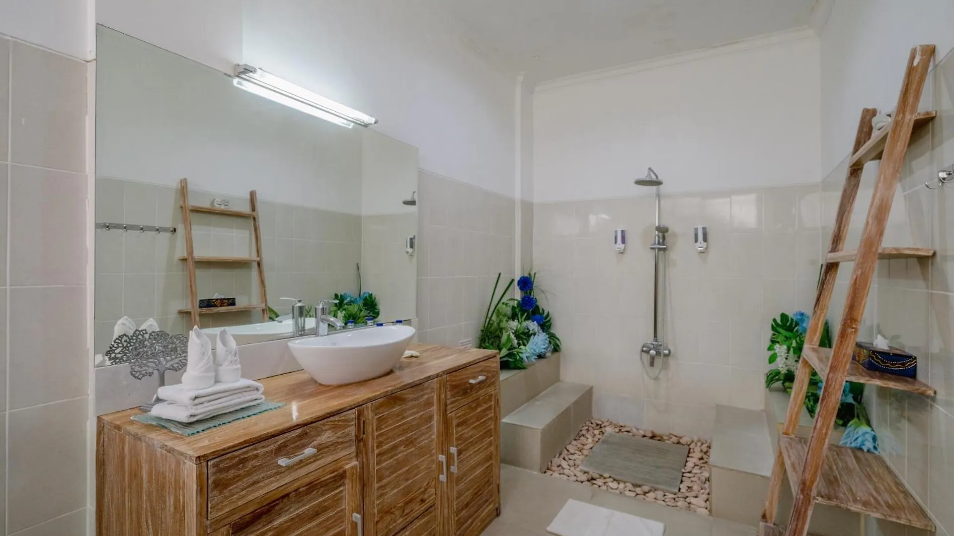 5 Bedroom Villa In Centre Location Of Seminyak 0*,