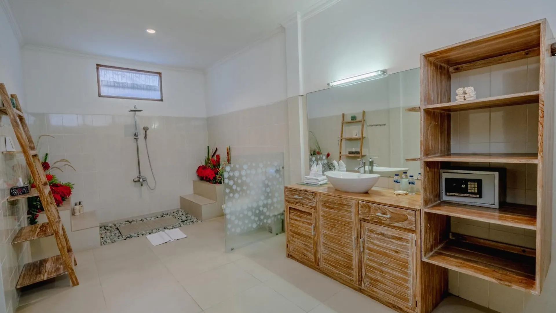 5 Bedroom Villa In Centre Location Of Seminyak
