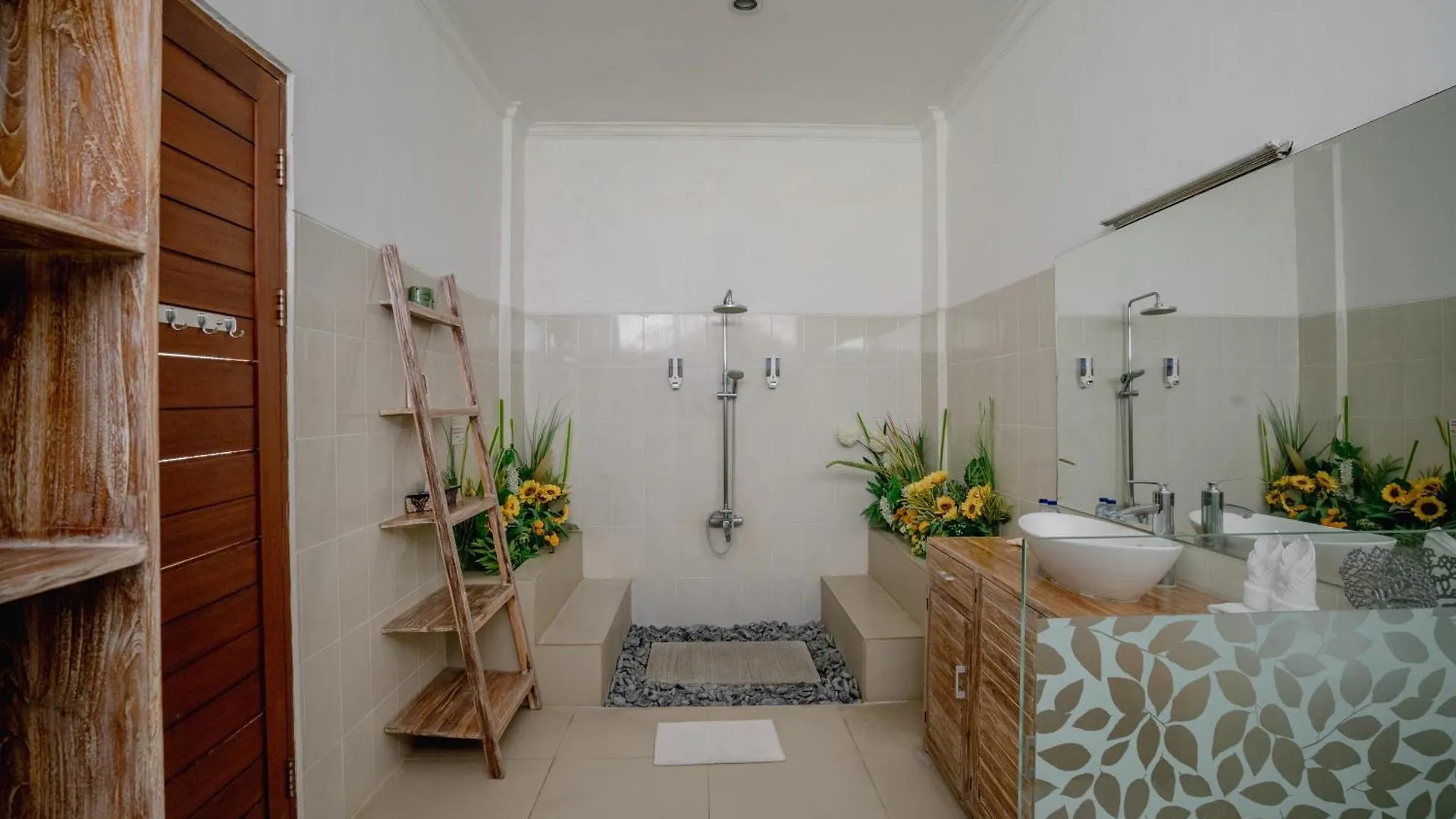 5 Bedroom Villa In Centre Location Of Seminyak