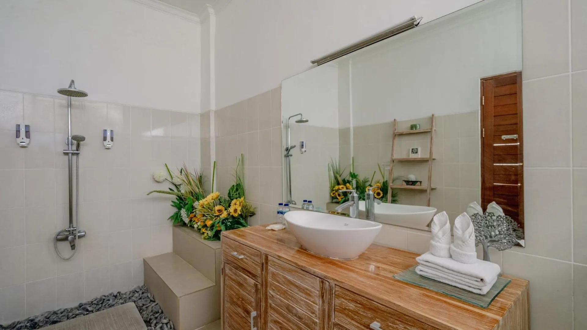 5 Bedroom Villa In Centre Location Of Seminyak