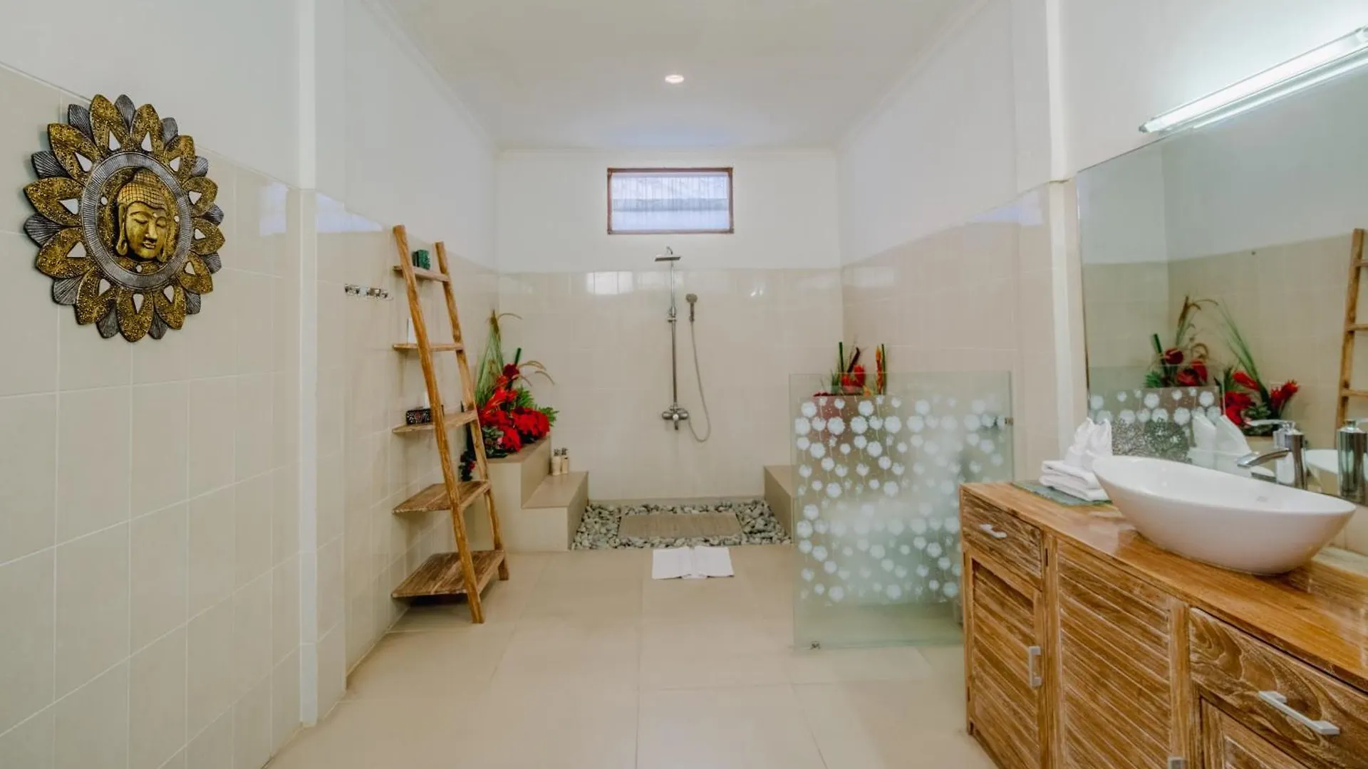 5 Bedroom Villa In Centre Location Of Seminyak